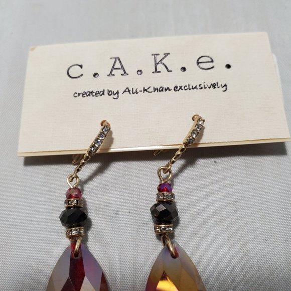 C.A.K.E garnet glass fish hook earring with rhinestones - Picture 4 of 4